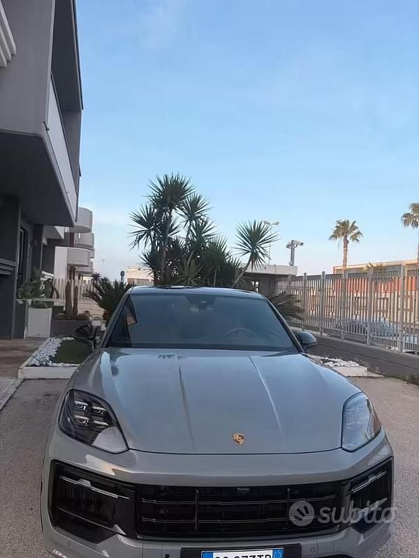 Gebraucht Porsche Cayenne 305 PS (224 kW) 2024 Schwarz SUV
