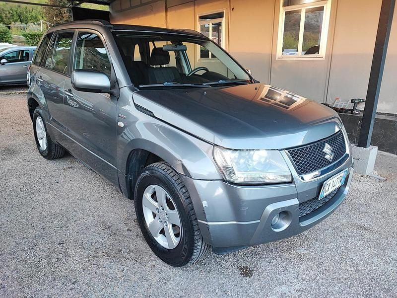 Usata Suzuki Grand Vitara 129 CV (94 kW) 2005 Grigio SUV