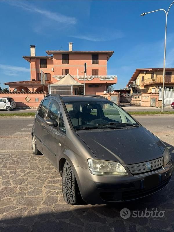 Usata Fiat Idea 90 CV (66 kW) 2007 Grigio Monovolume
