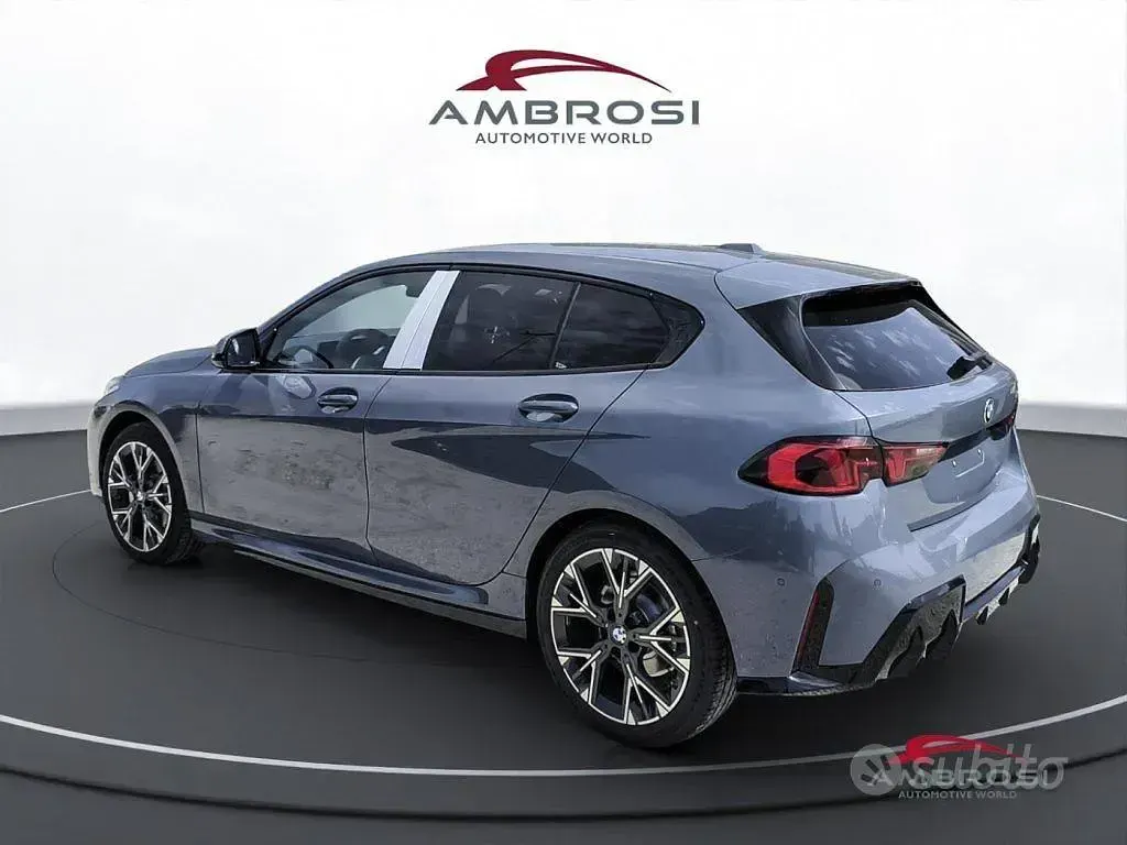 Nuova BMW 118 M Sport 150 CV (110 kW) 2026 Skyscraper grey metallic Utilitaria