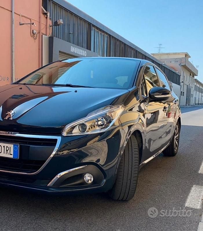 Usata Peugeot 208 2016 Blu Utilitaria