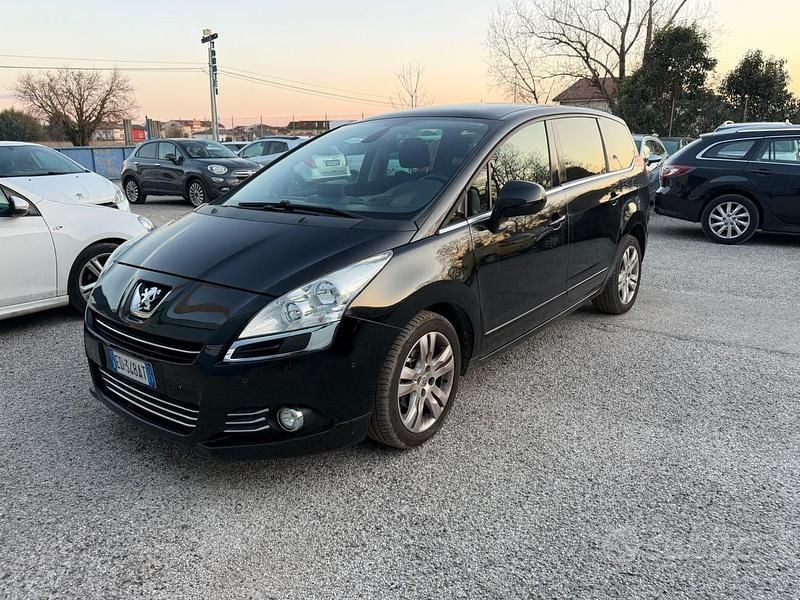 Usata Peugeot 5008 Access 112 CV (82 kW) 2012 Nero Monovolume