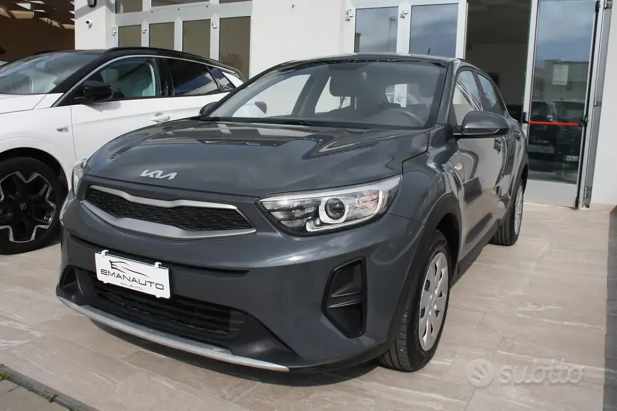 Second-hand Kia Stonic Urban 84 CP (61 kW) 2022 Gri SUV