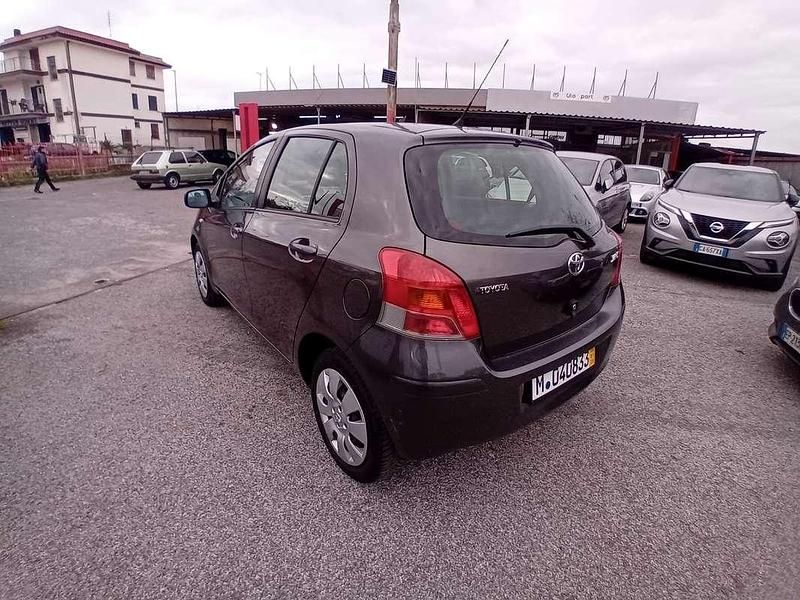 Usata Toyota Yaris 69 CV (50 kW) 2009 Grigio Berlina