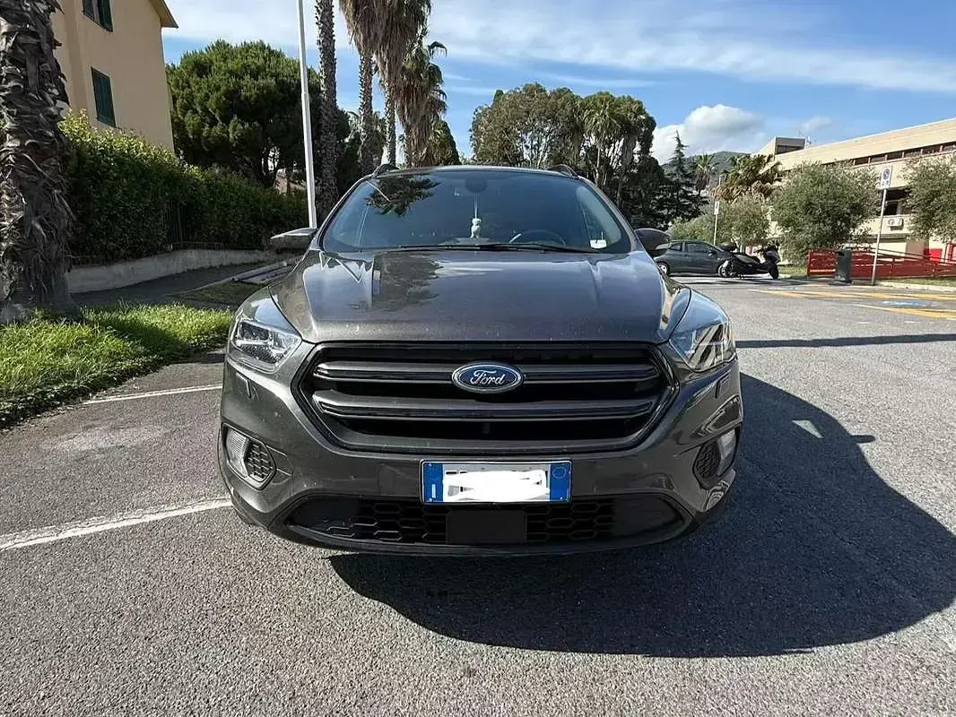 Usata Ford Kuga ST-Line 120 CV (88 kW) 2017 Grigio SUV