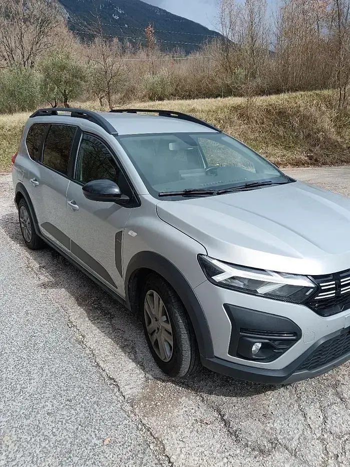 Usata Dacia Jogger 101 CV (74 kW) 2023 Grigio Monovolume