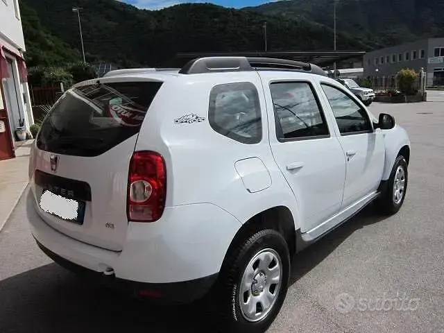 Usata Dacia Duster Lauréate 90 CV (66 kW) 2012 Bianco SUV