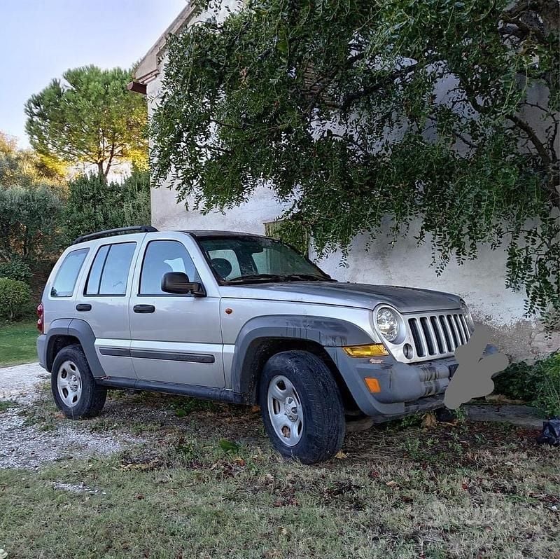 Usata Jeep Cherokee 163 CV (119 kW) 2005 SUV