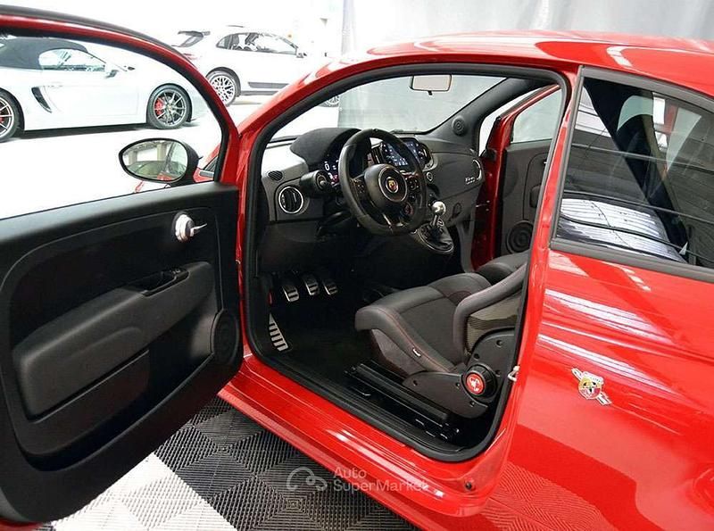 Usata Abarth 695 Competizione 180 CV (132 kW) 2024 Rosso Utilitaria