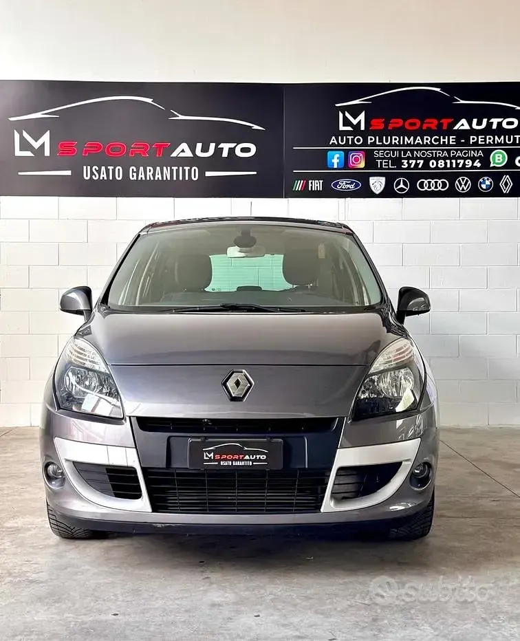 Usata Renault Scénic Luxe 110 CV (80 kW) 2010 Grigio Monovolume