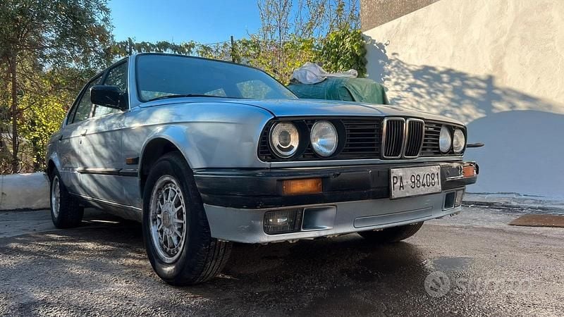 Usata BMW 318 116 CV (85 kW) 1989 Blu Berlina