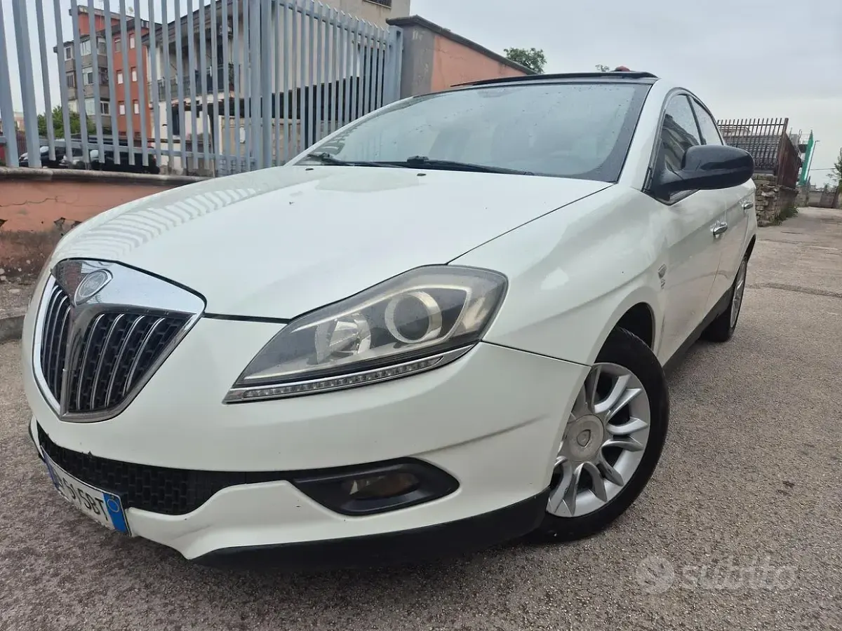Gebraucht Lancia Delta 120 PS (88 kW) 2011 Weiß Kleinwagen