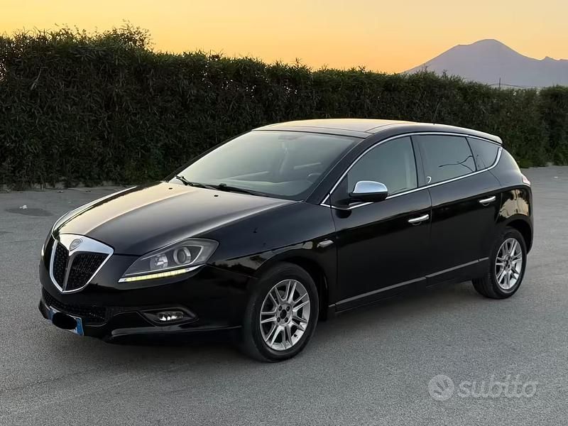Usado Lancia Delta 120 CV (88 kW) 2013 Negro Utilitario