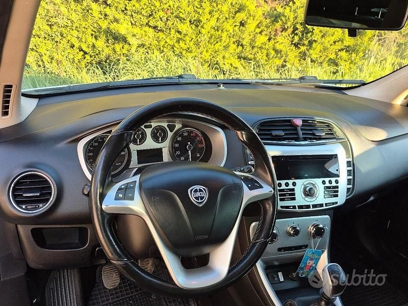 Usata Lancia Delta 120 CV (88 kW) 2013 Utilitaria