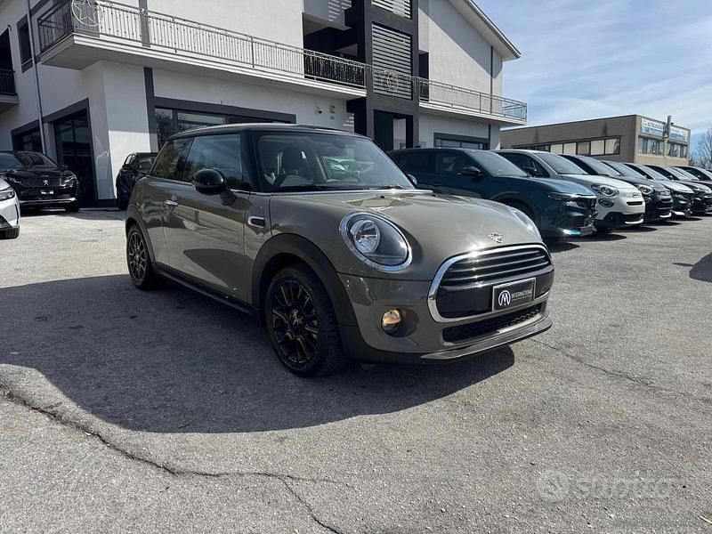 Usata Mini Cooper D Business 116 CV (85 kW) 2019 Grigio Utilitaria