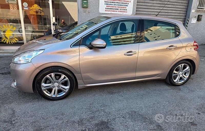 Usata Peugeot 208 95 CV (69 kW) 2012 Utilitaria