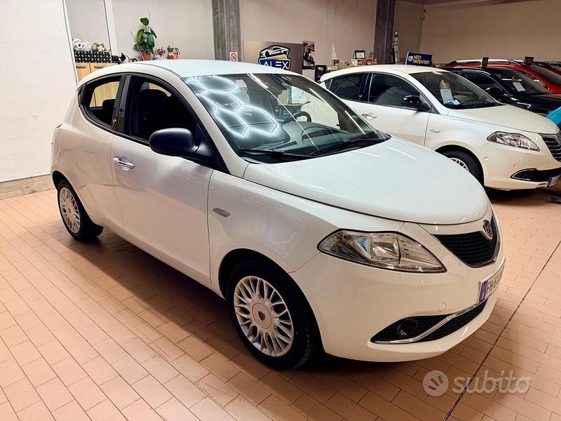 Usata Lancia Ypsilon 69 CV (50 kW) 2017 Bianco Utilitaria