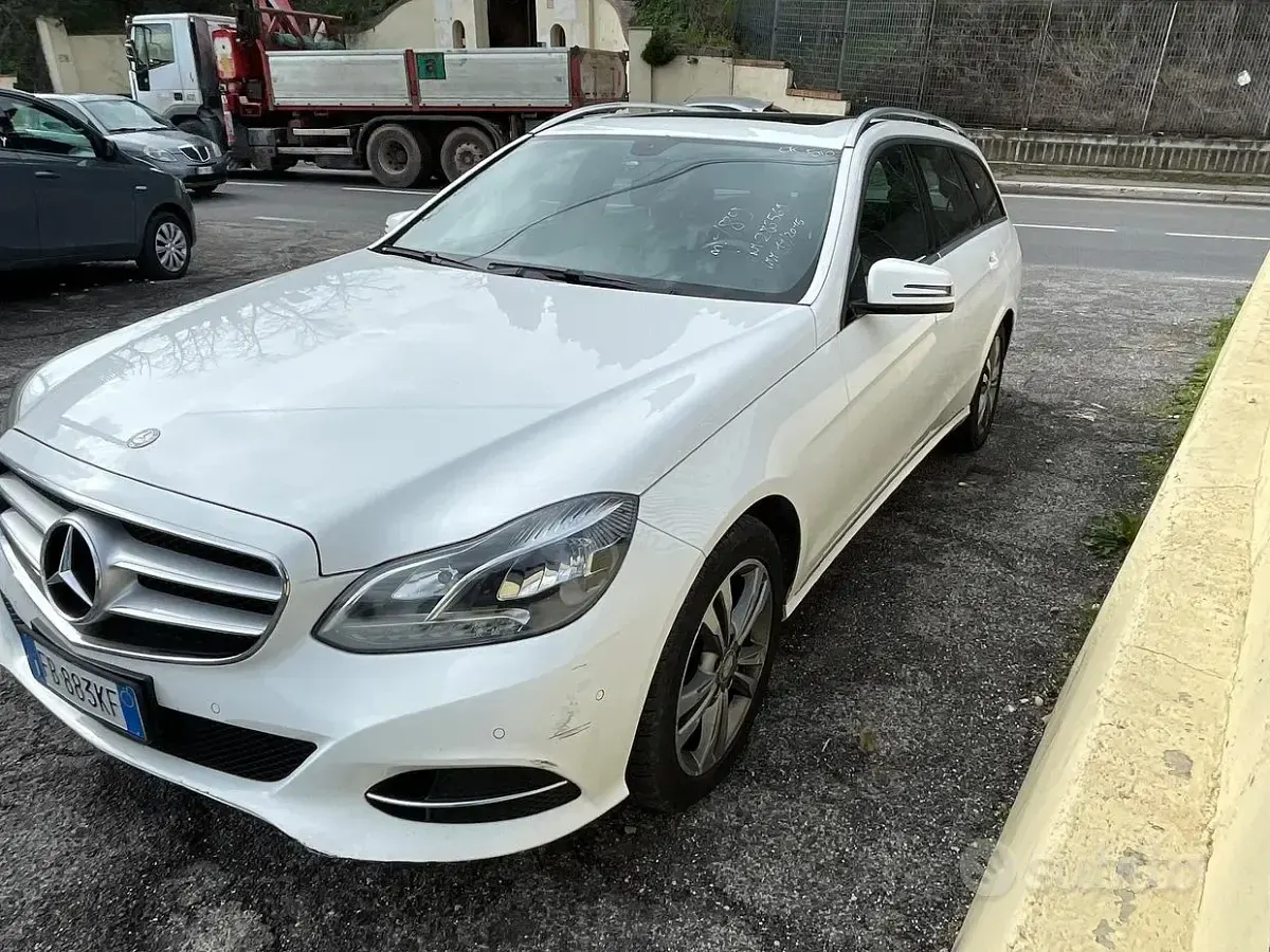 Usata Mercedes E220 170 CV (125 kW) 2015 Bianco Station wagon