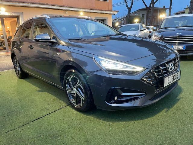 Usata Hyundai i30 Prime 120 CV (88 kW) 2023 Grigio scuro Station wagon
