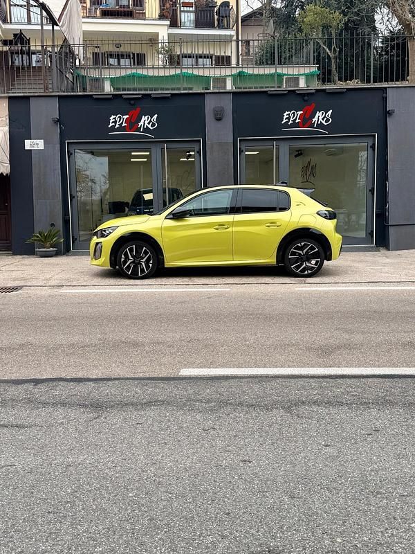 Usata Peugeot 208 GT 100 CV (73 kW) 2025 Giallo Utilitaria