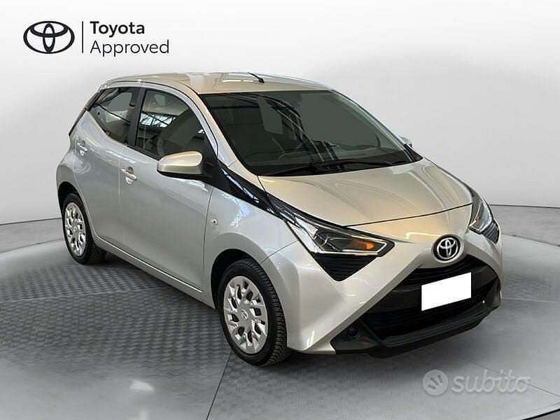 Usata Toyota Aygo Connect Style 72 CV (52 kW) 2020 Grigio Utilitaria