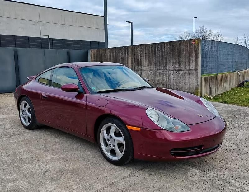 Usata Porsche 911 Carrera 300 CV (220 kW) 1999 Rosso Coupé