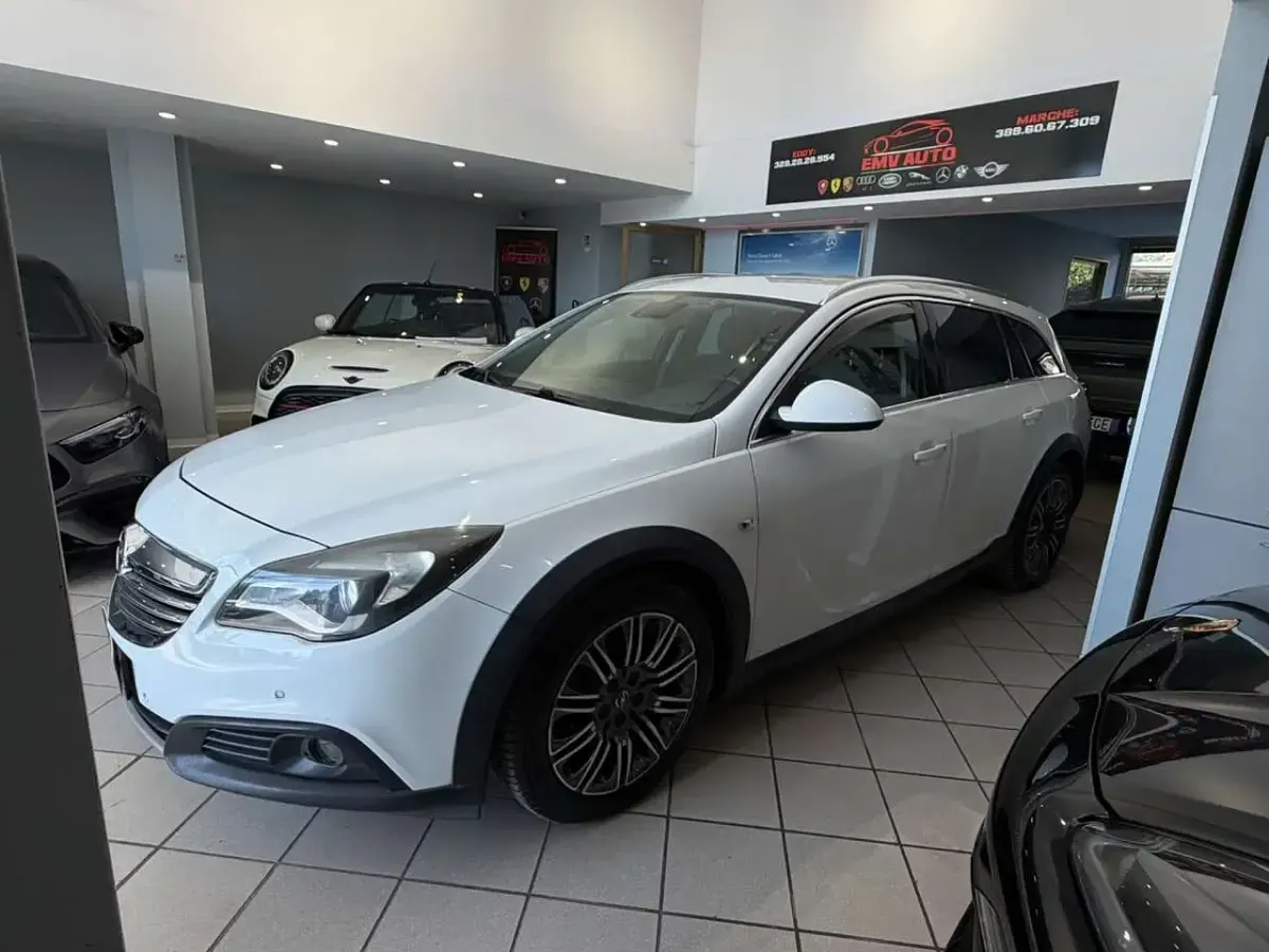 Usata Opel Insignia Country Tourer 163 CV (119 kW) 2014 Bianco Station wagon