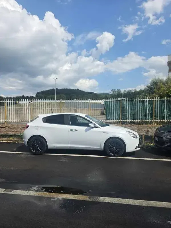 Usata Alfa Romeo Giulietta Super 120 CV (88 kW) 2017 Utilitaria