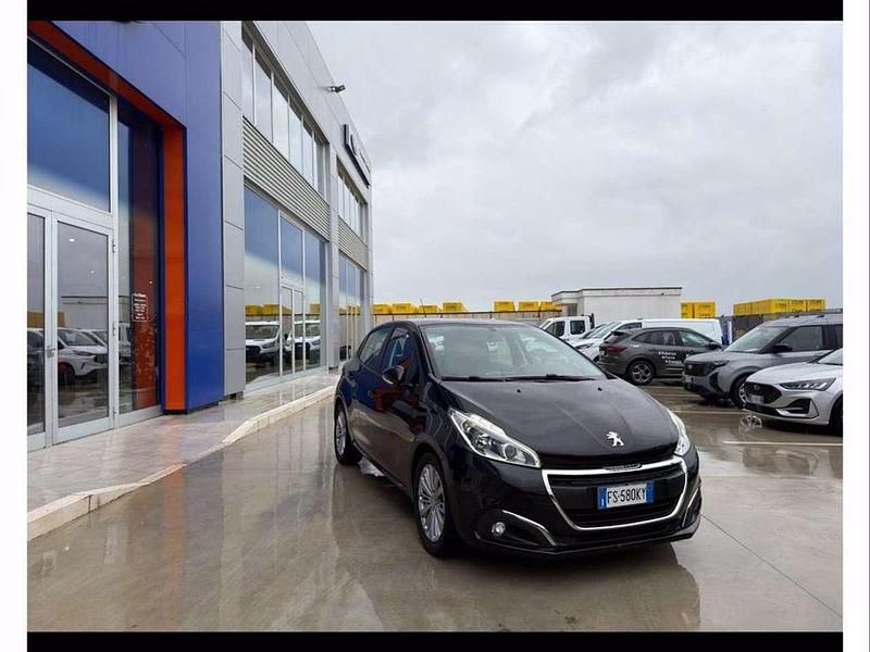 Usata Peugeot 208 Active 102 CV (75 kW) 2018 Nero metallizzato Utilitaria