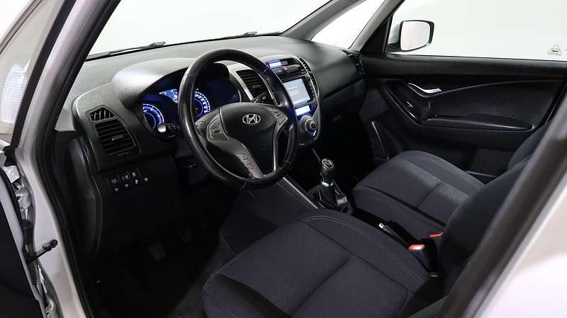 Usata Hyundai ix20 Xpossible 90 CV (66 kW) 2016 Argento Utilitaria