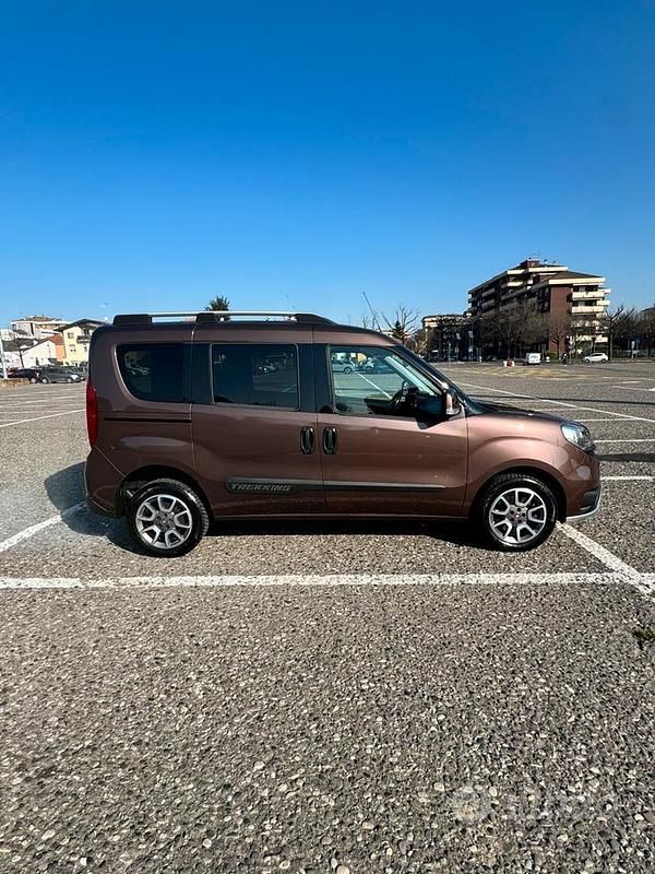 Usata Fiat Doblò Trekking 120 CV (88 kW) 2017 Marrone Monovolume