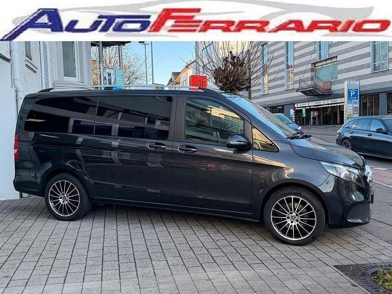 Nero Usata 2022 Mercedes V220 Monovolume | 46.000 € (Molto cara) - Immagine 1/4