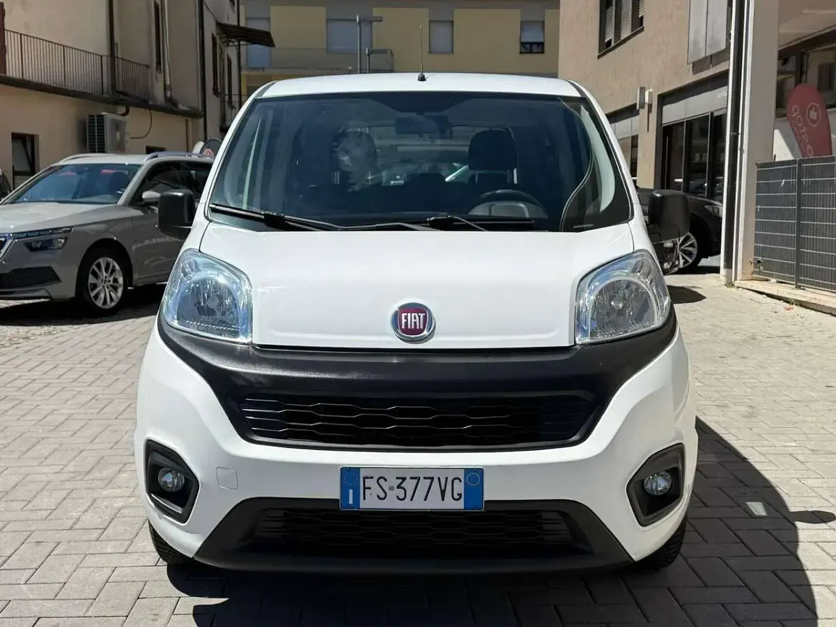 Usata Fiat Qubo Easy 69 CV (50 kW) 2018 Bianco Monovolume