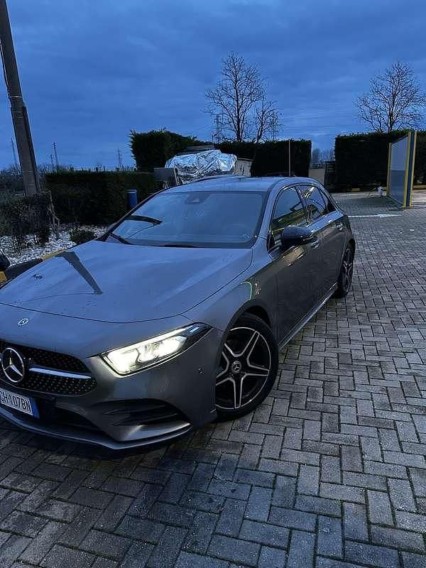 Usata Mercedes A180 Premium 116 CV (85 kW) 2021 Grigio Berlina