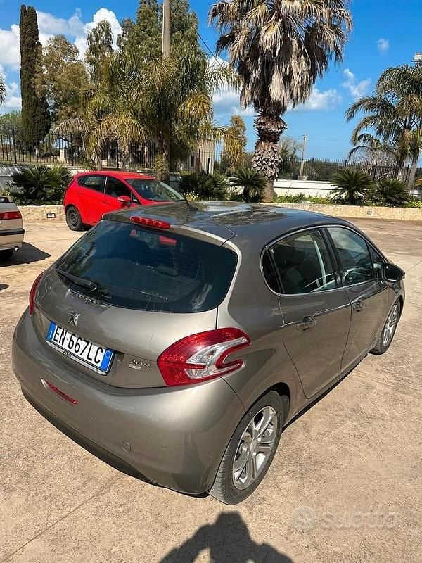 Usata Peugeot 208 95 CV (69 kW) 2012 Grigio Utilitaria