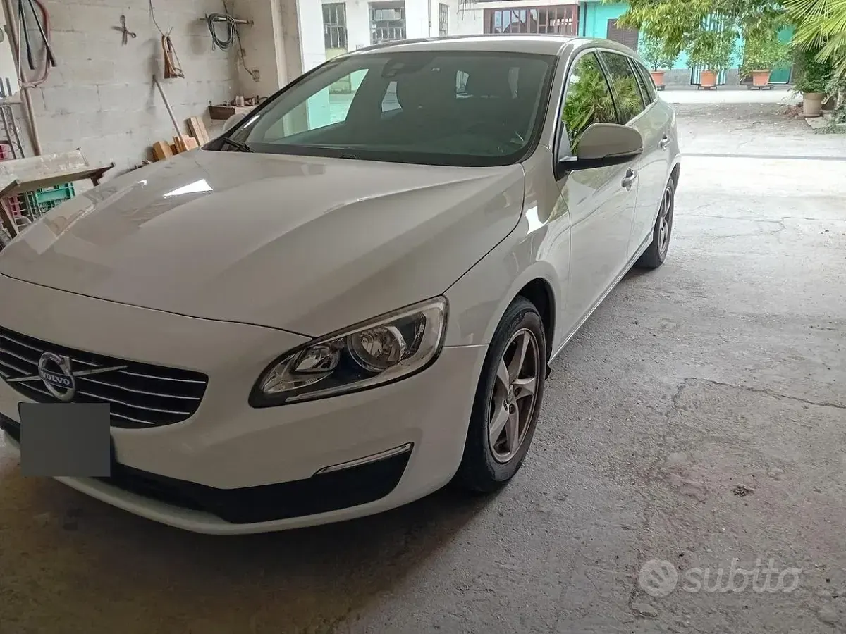 Usata Volvo V60 115 CV (84 kW) 2015 Bianco Station wagon