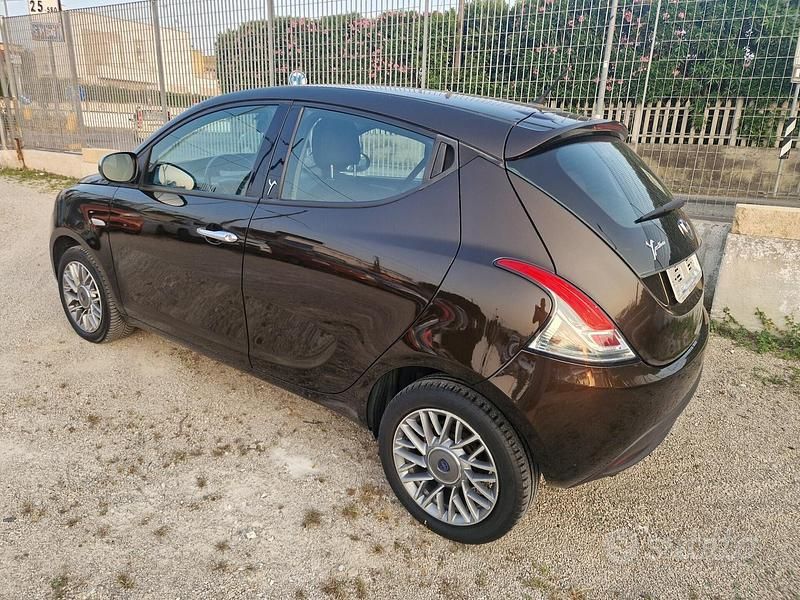 Usata Lancia Ypsilon 69 CV (50 kW) 2011 Marrone Utilitaria
