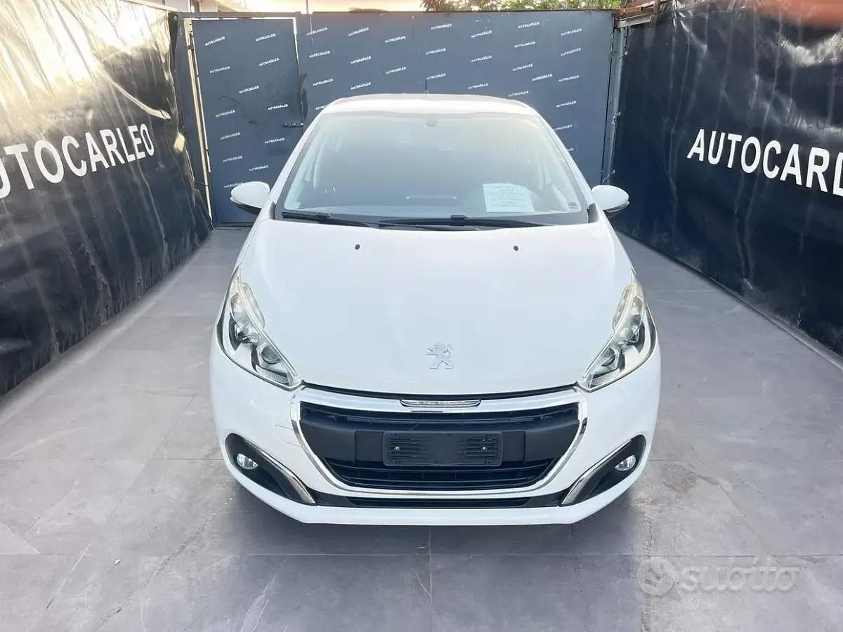 Usata Peugeot 208 Allure 75 CV (55 kW) 2016 Bianco Utilitaria