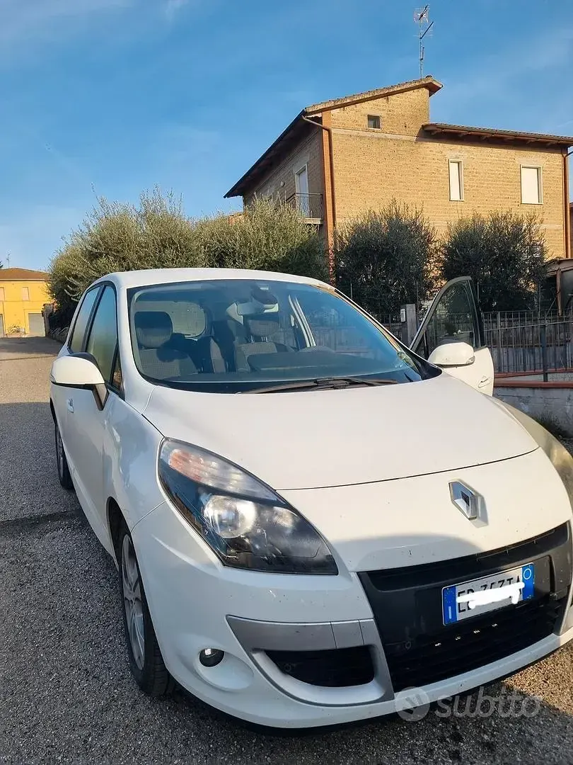 Usata Renault Scenic E-Tech 115 CV (84 kW) 2011 Bianco Monovolume