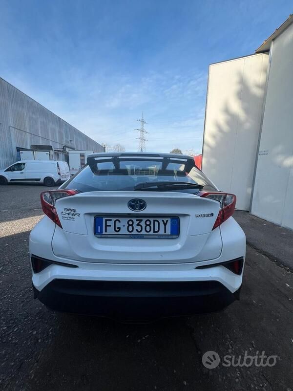 Usata Toyota C-HR 98 CV (72 kW) 2017 Bianco SUV