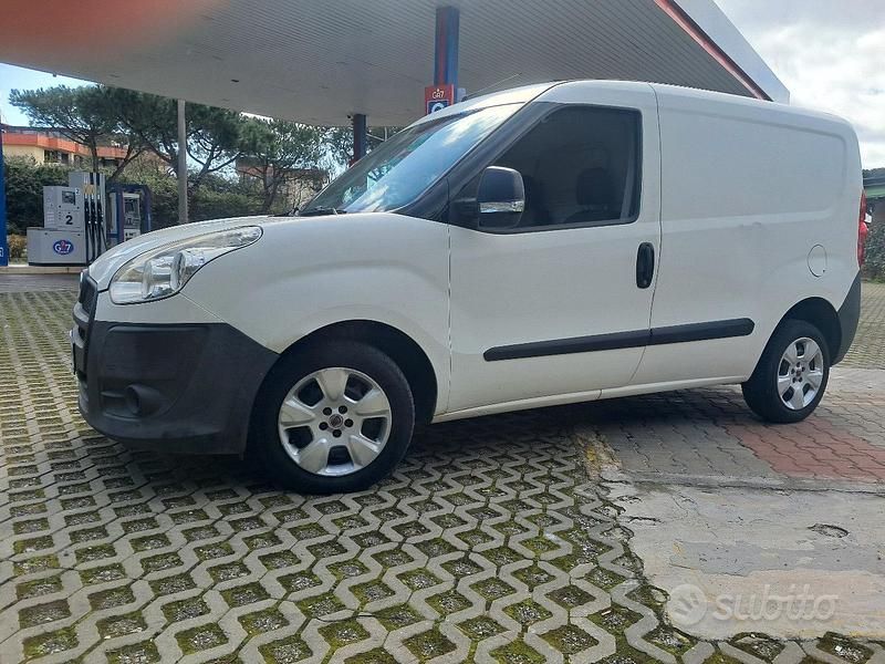 Usata Fiat Doblò 105 CV (77 kW) 2009 Bianco Monovolume