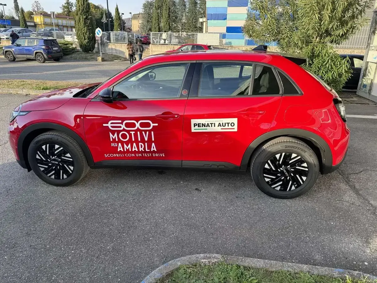 Usata Fiat 600E Red 114 kW (156 CV) 2023 Rosso SUV