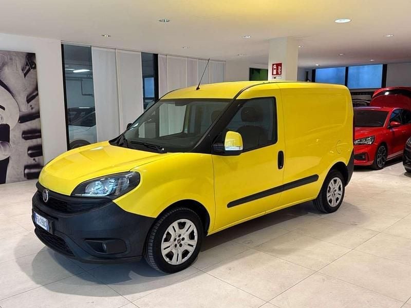 Usata Fiat Doblò 95 CV (69 kW) 2018 Giallo Monovolume