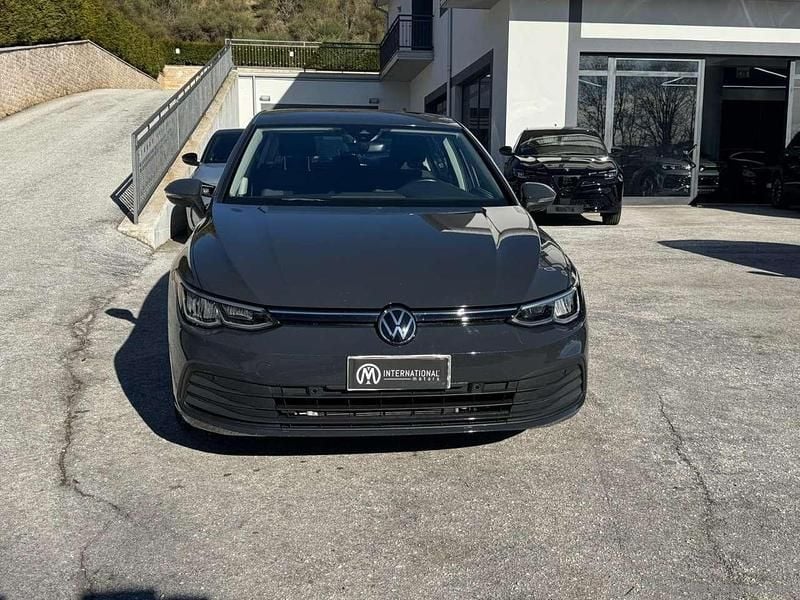 Usata VW Golf VIII Life 116 CV (85 kW) 2022 Grigio Berlina