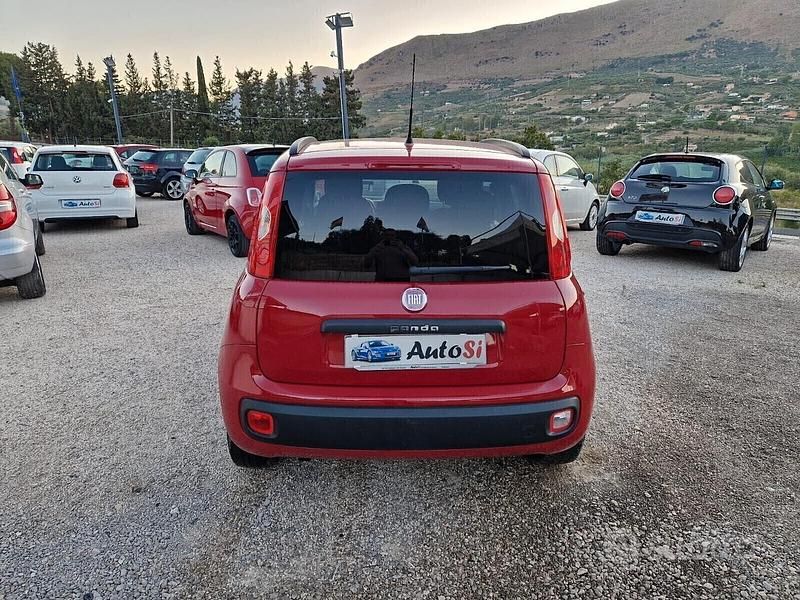 Usata Fiat Panda Lounge 85 CV (62 kW) 2013 Rosso Utilitaria