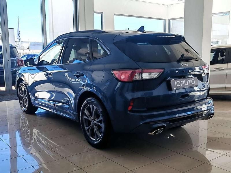 Usata Ford Kuga ST-Line 120 CV (88 kW) 2023 Chrome blue SUV