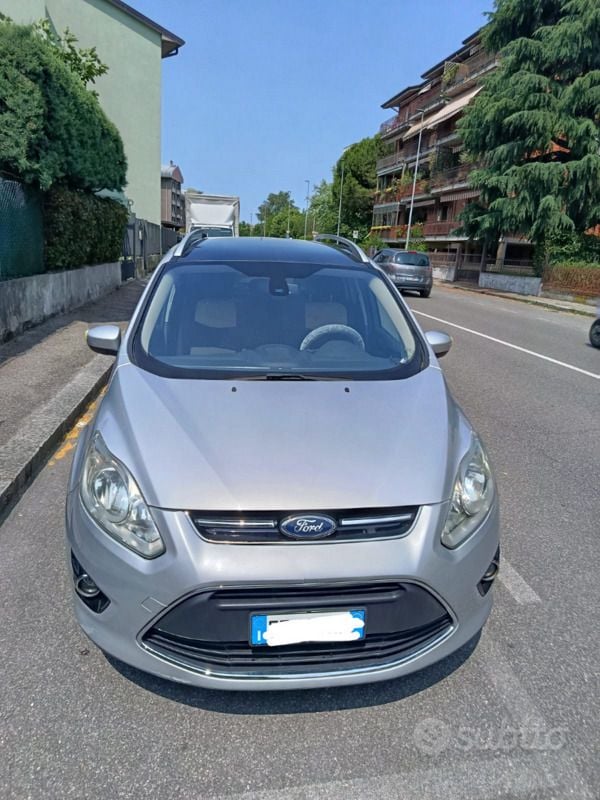 Usata 2011 Ford C-MAX Monovolume | 4800 € (Buon prezzo) - Immagine 1/4