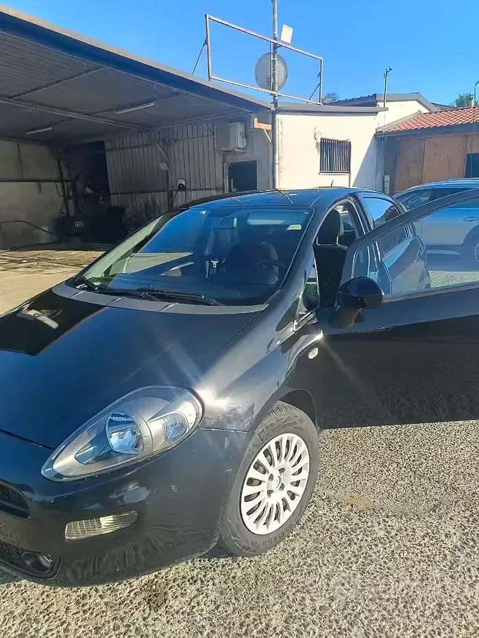 Usata Fiat Punto 75 CV (55 kW) 2015 Nero Utilitaria