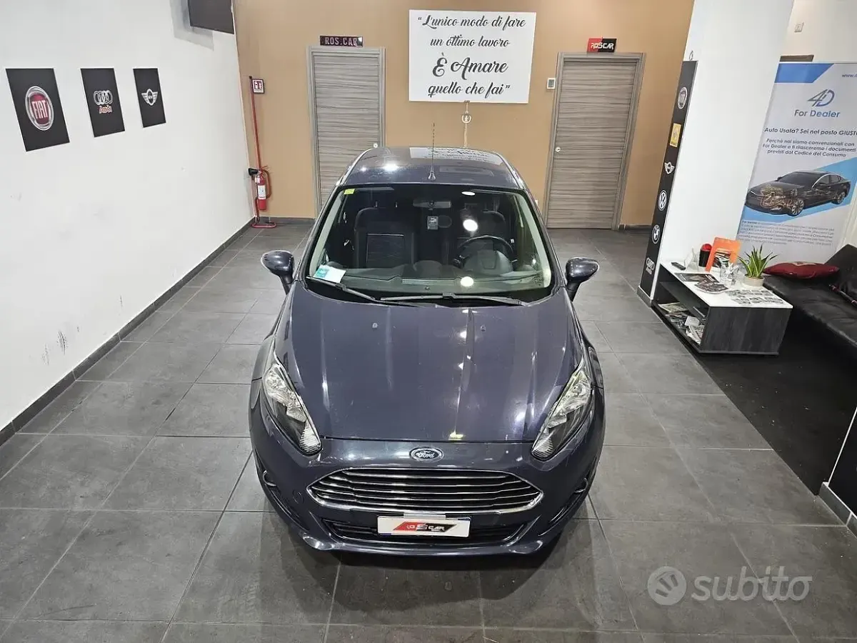 Usata Ford Fiesta Titanium 75 CV (55 kW) 2013 Grigio Berlina