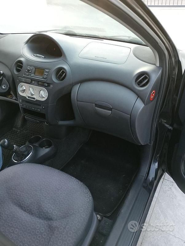 Usata Toyota Yaris 2004 Nero Utilitaria